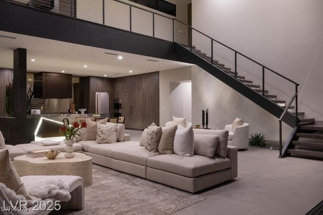 12 Chisel Crest Court, Henderson, NV 89012