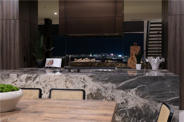 12 Chisel Crest Court, Henderson, NV 89012