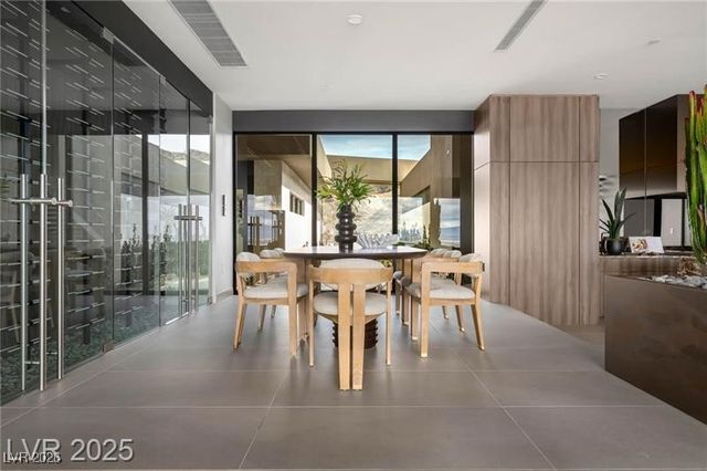 12 Chisel Crest Court, Henderson, NV 89012