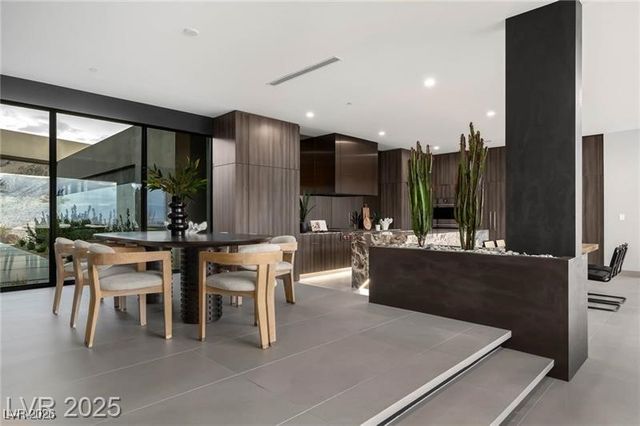 12 Chisel Crest Court, Henderson, NV 89012