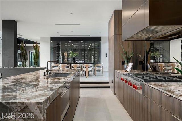 12 Chisel Crest Court, Henderson, NV 89012