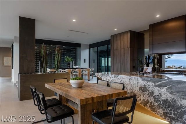 12 Chisel Crest Court, Henderson, NV 89012