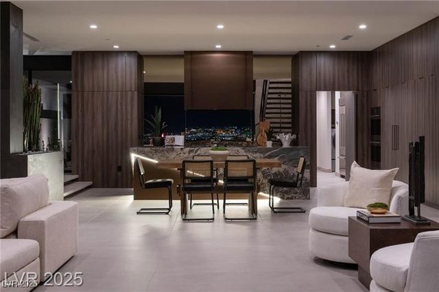 12 Chisel Crest Court, Henderson, NV 89012