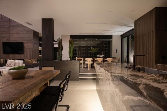 12 Chisel Crest Court, Henderson, NV 89012