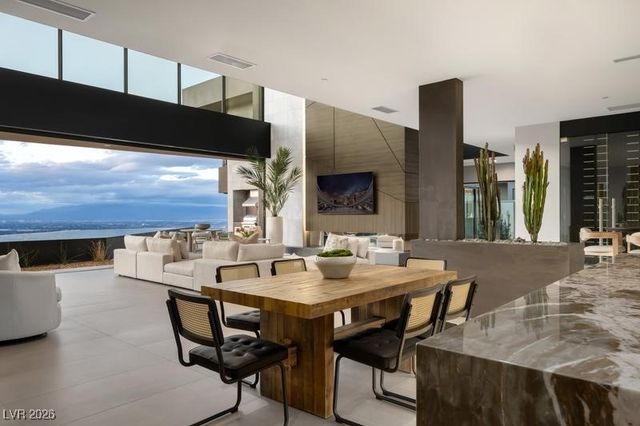 12 Chisel Crest Court, Henderson, NV 89012