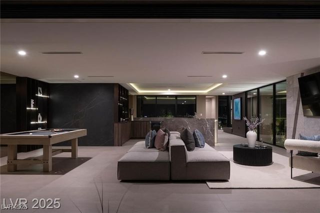 12 Chisel Crest Court, Henderson, NV 89012