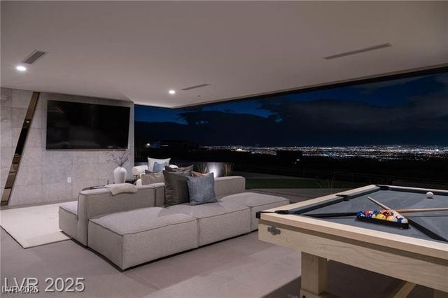 12 Chisel Crest Court, Henderson, NV 89012