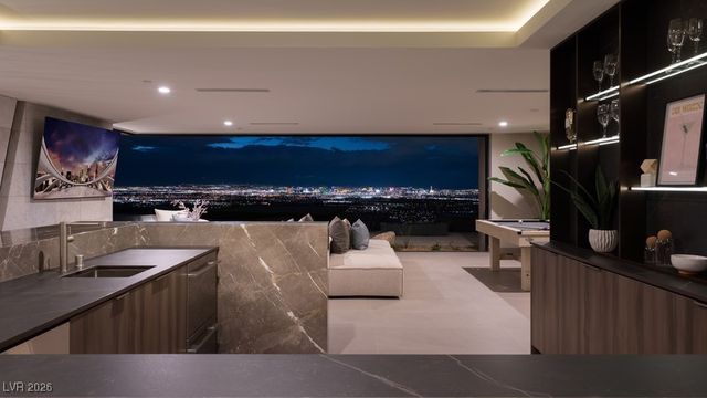 12 Chisel Crest Court, Henderson, NV 89012