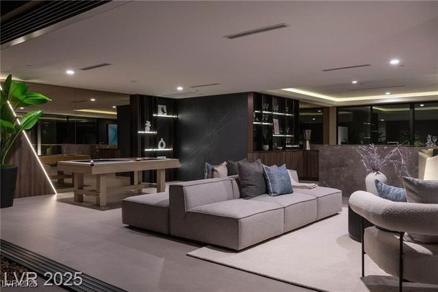 12 Chisel Crest Court, Henderson, NV 89012