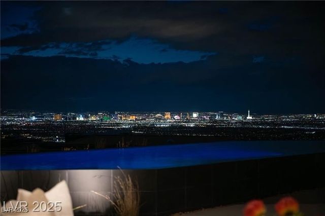 12 Chisel Crest Court, Henderson, NV 89012