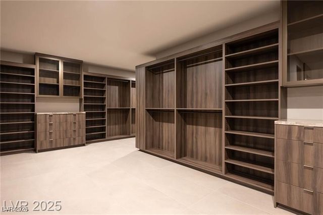 12 Chisel Crest Court, Henderson, NV 89012