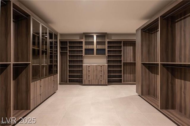 12 Chisel Crest Court, Henderson, NV 89012