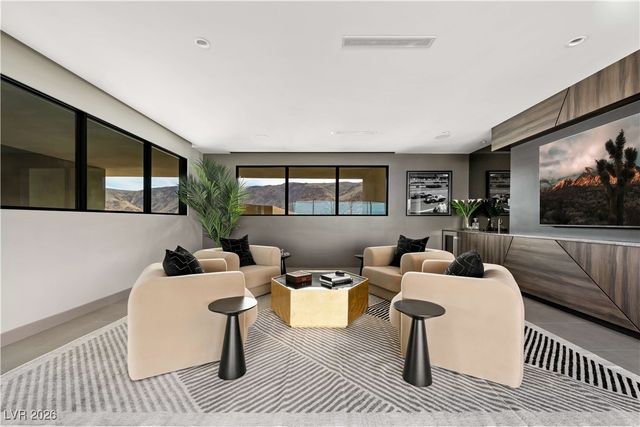 12 Chisel Crest Court, Henderson, NV 89012