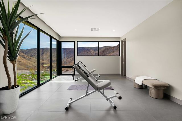 12 Chisel Crest Court, Henderson, NV 89012