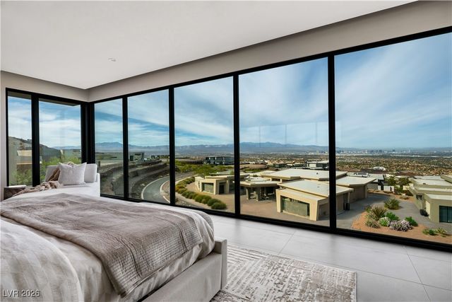 12 Chisel Crest Court, Henderson, NV 89012