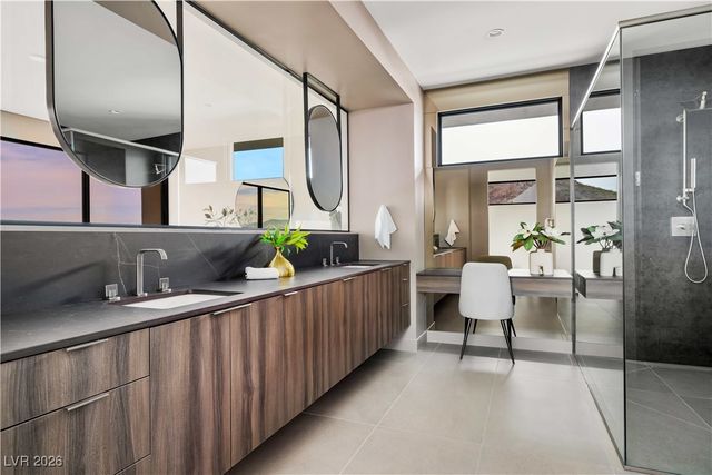 12 Chisel Crest Court, Henderson, NV 89012