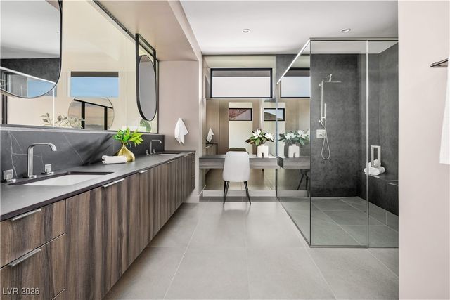 12 Chisel Crest Court, Henderson, NV 89012