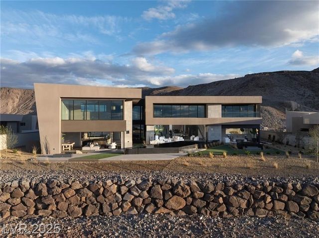 12 Chisel Crest Court, Henderson, NV 89012