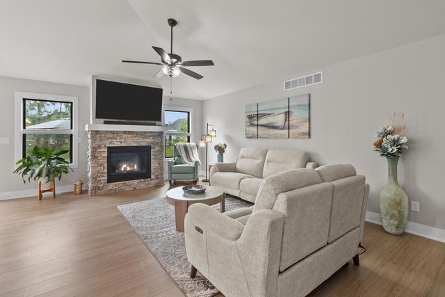 307 Evan DRIVE, Lake Geneva, WI 53147