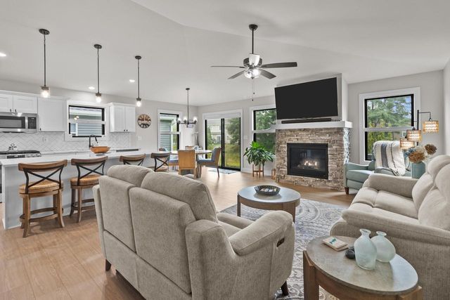 307 Evan DRIVE, Lake Geneva, WI 53147