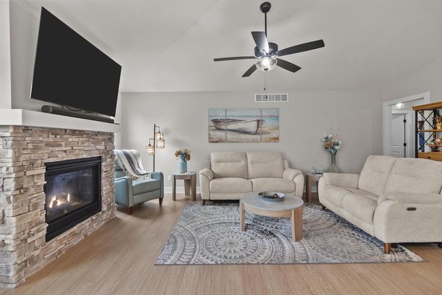 307 Evan DRIVE, Lake Geneva, WI 53147