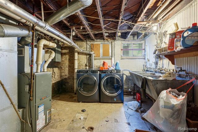 59 Mclean Street, Highland Park, MI 48203