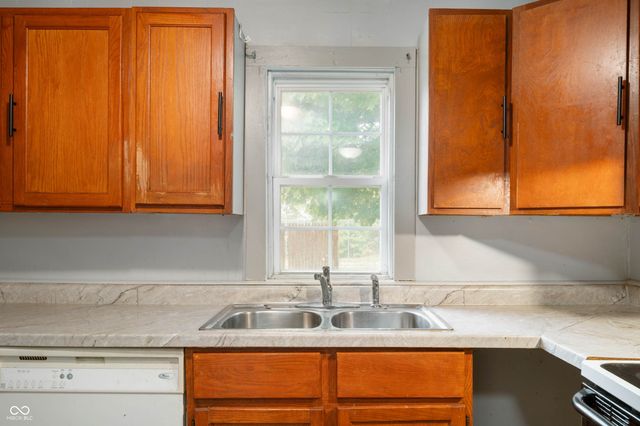 2430 Walnut Street, Anderson, IN 46016