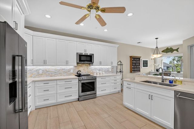 194 Orange Tree Drive G, Atlantis, FL 33462