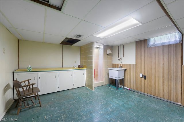 3510 E Heights Street SE, Warren, OH 44484