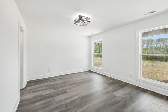 190 Green Meadow Dr, Smithville, TN 37166