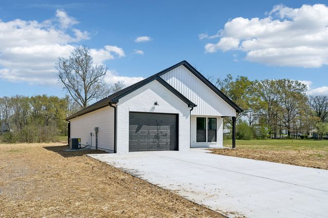 190 Green Meadow Dr, Smithville, TN 37166