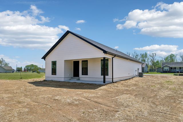 190 Green Meadow Dr, Smithville, TN 37166