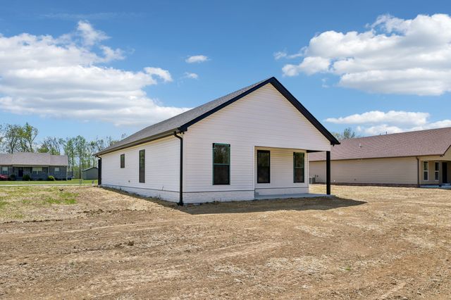190 Green Meadow Dr, Smithville, TN 37166