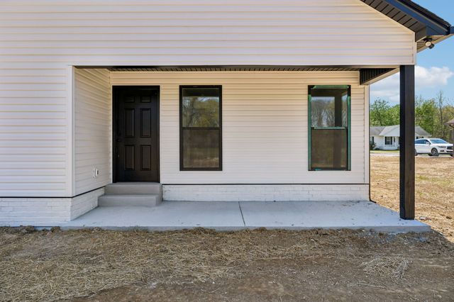 190 Green Meadow Dr, Smithville, TN 37166