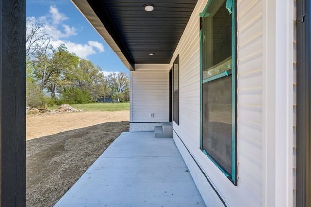 190 Green Meadow Dr, Smithville, TN 37166