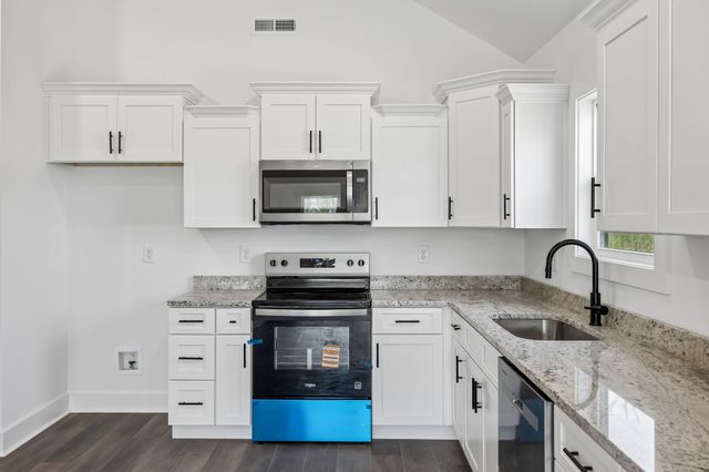 190 Green Meadow Dr, Smithville, TN 37166