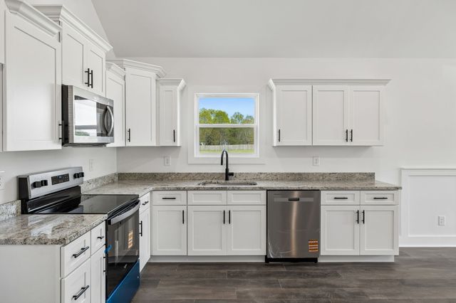 190 Green Meadow Dr, Smithville, TN 37166
