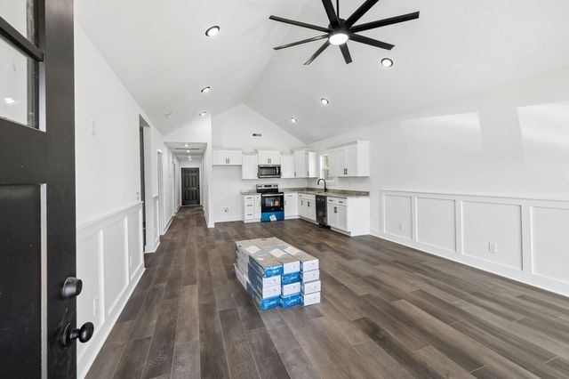 190 Green Meadow Dr, Smithville, TN 37166