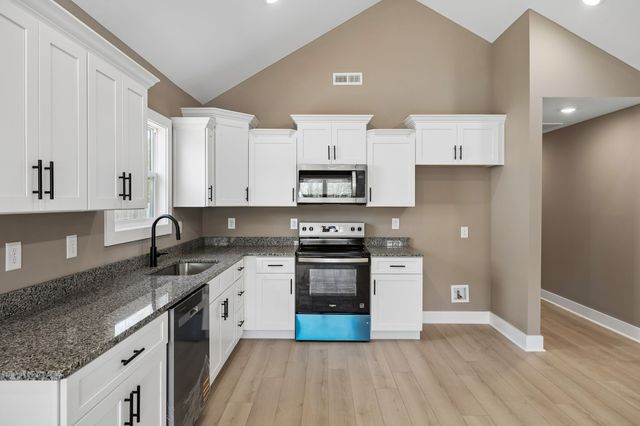 190 Green Meadow Dr, Smithville, TN 37166
