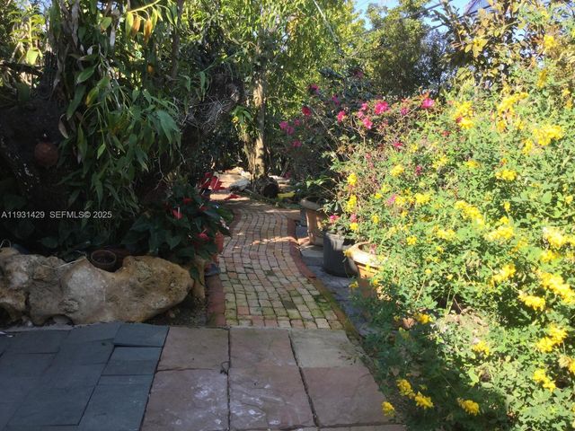 10955 SW 56th St, Miami, FL 33165