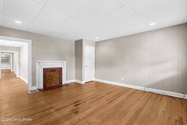 2137 Bradley Ave, Louisville, KY 40217