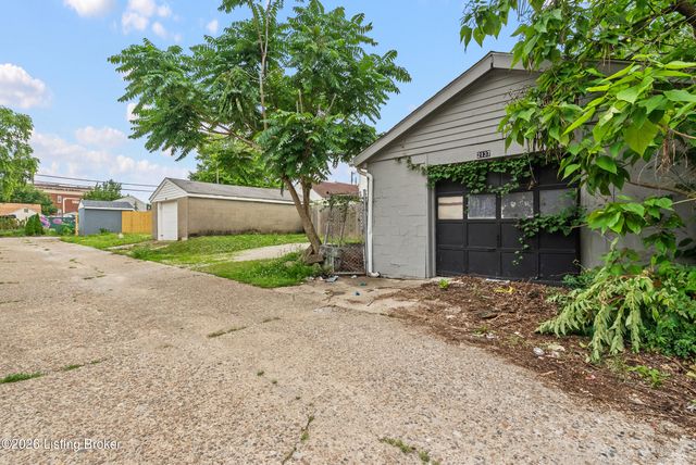 2137 Bradley Ave, Louisville, KY 40217