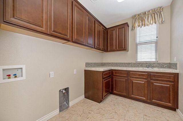 4027 Porch Swing Dr, Roseville, CA 95747