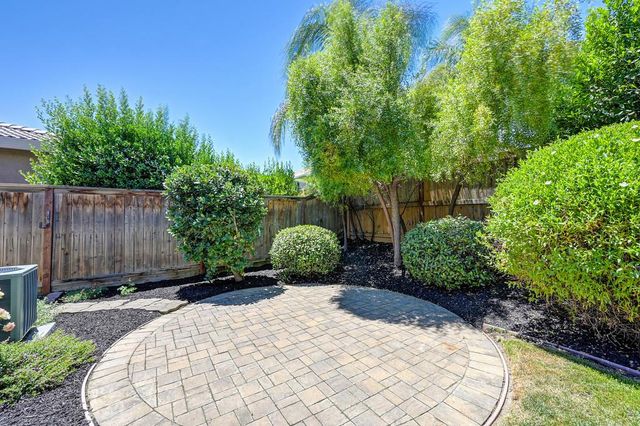 4027 Porch Swing Dr, Roseville, CA 95747