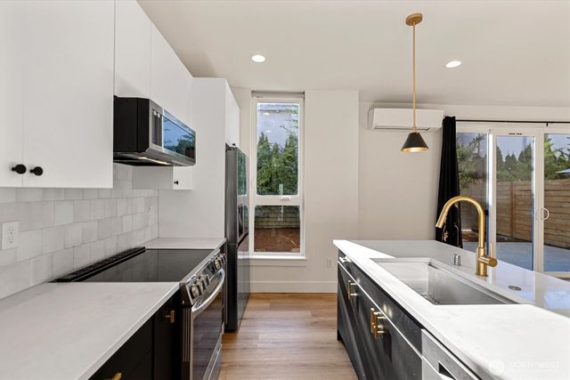 20124 61st Place W, Lynnwood, WA 98036