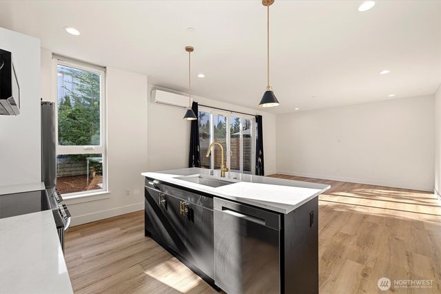 20124 61st Place W, Lynnwood, WA 98036