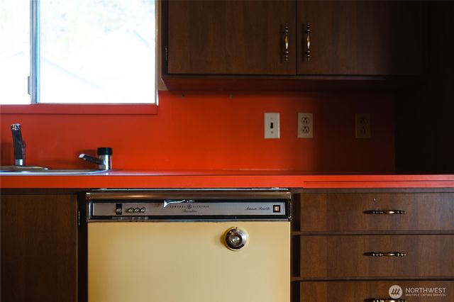 4710 NE North Shore Road, Belfair, WA 98528