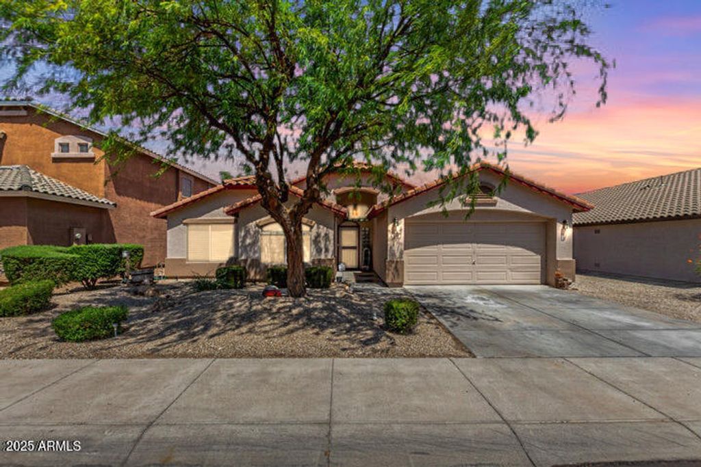 548 E EMBASSY Drive, San Tan Valley, AZ 85143