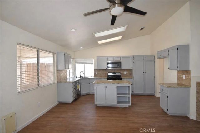 14129 La Mirada, Victorville, CA 92392