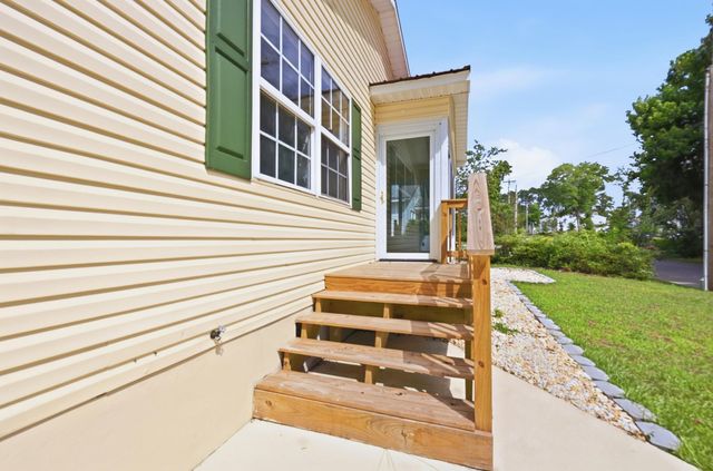 4356 Bayshore Dr., Little River, SC 29566